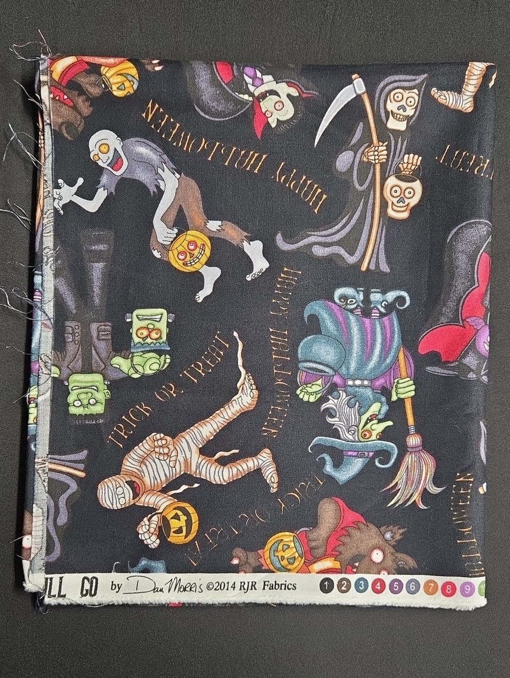 ๐๐๐A Haunting We Will Go by Dan Morris 2014 RJR Fabrics 14"x44" - Picture 1 of 6